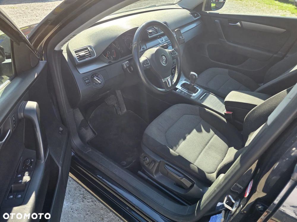 Volkswagen Passat 2.0 TDI Comfortline DSG - 11
