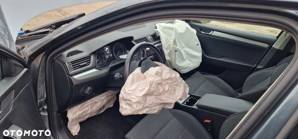 Skoda Superb 2.0 TDI SCR Style DSG - 5