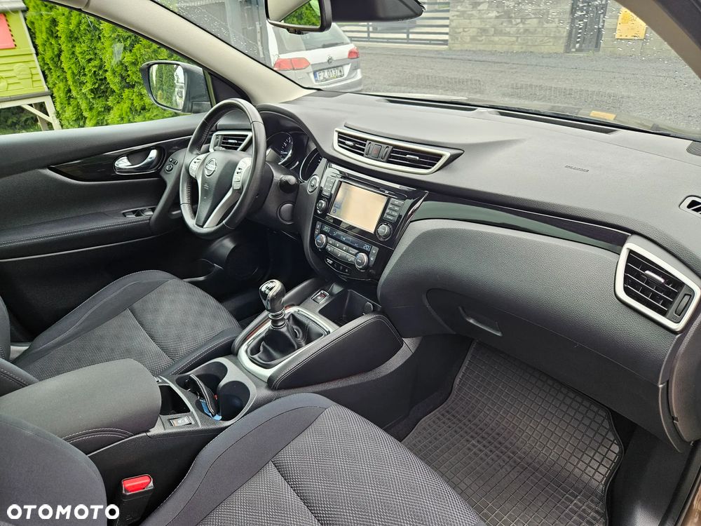 Nissan Qashqai 1.2 DIG-T N-Connecta EU6 - 18