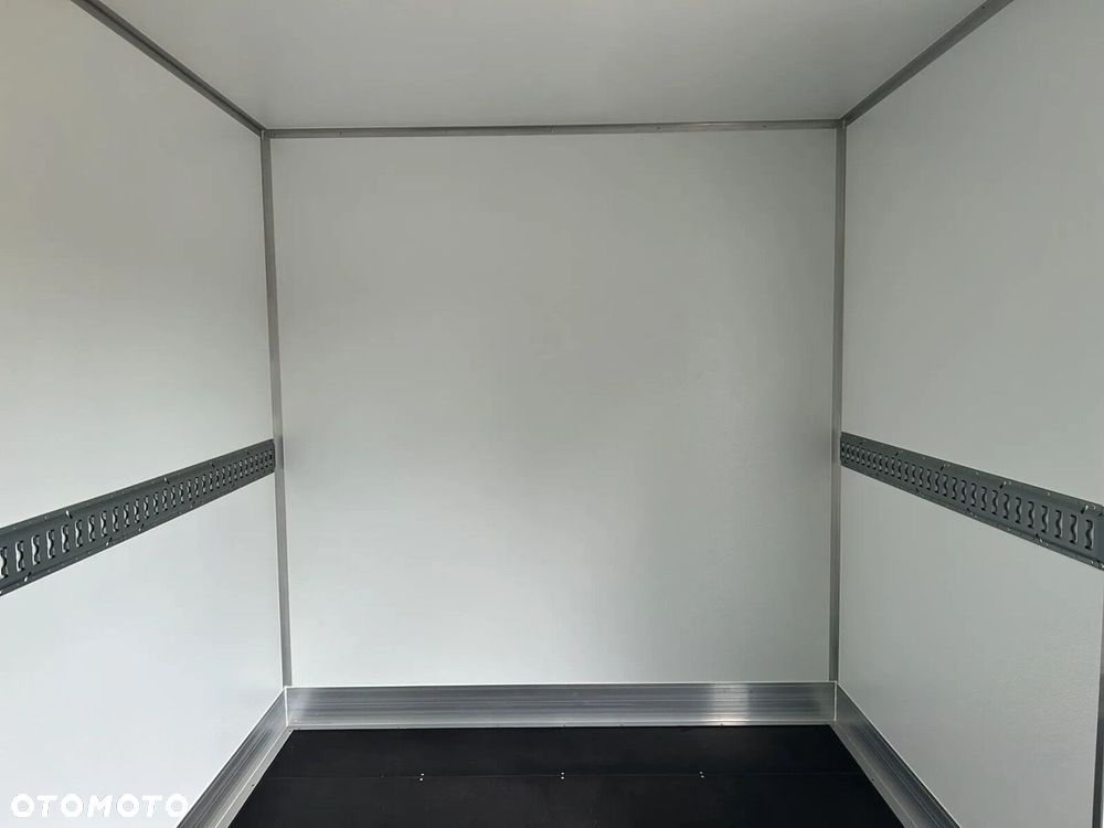 Volkswagen Crafter KONTENER+WINDA/AUTOMAT/35 Podwozie z pojedynczą kabiną 2,0 l 163 KM manual r. o.: 4490 mm - 10