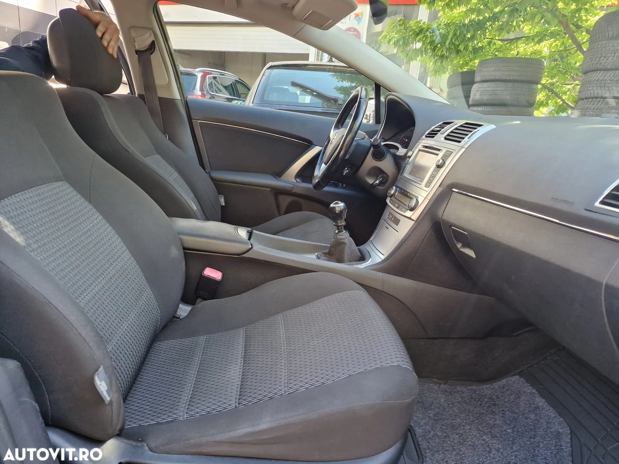 Toyota Avensis Combi 2.2 D-4D Edition - 12