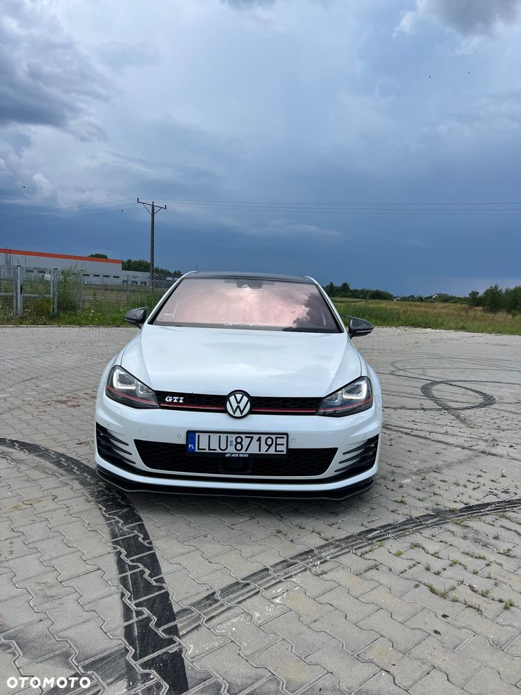 Volkswagen Golf - 2