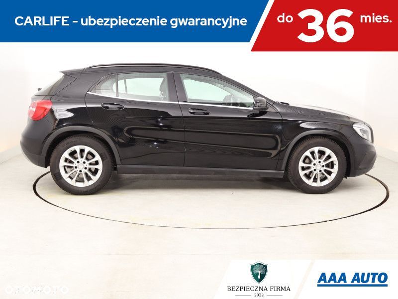 Mercedes-Benz GLA - 8
