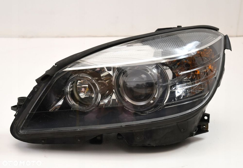 MERCEDES W204 C63 AMG LAMPA BI XENON LEWY PRZÓD - 1