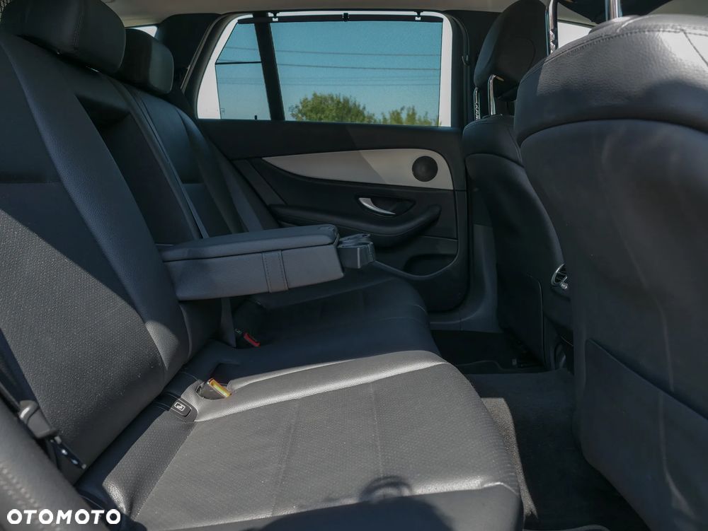 Mercedes-Benz Klasa E 300 de 4Matic 9G-TRONIC Avantgarde - 28