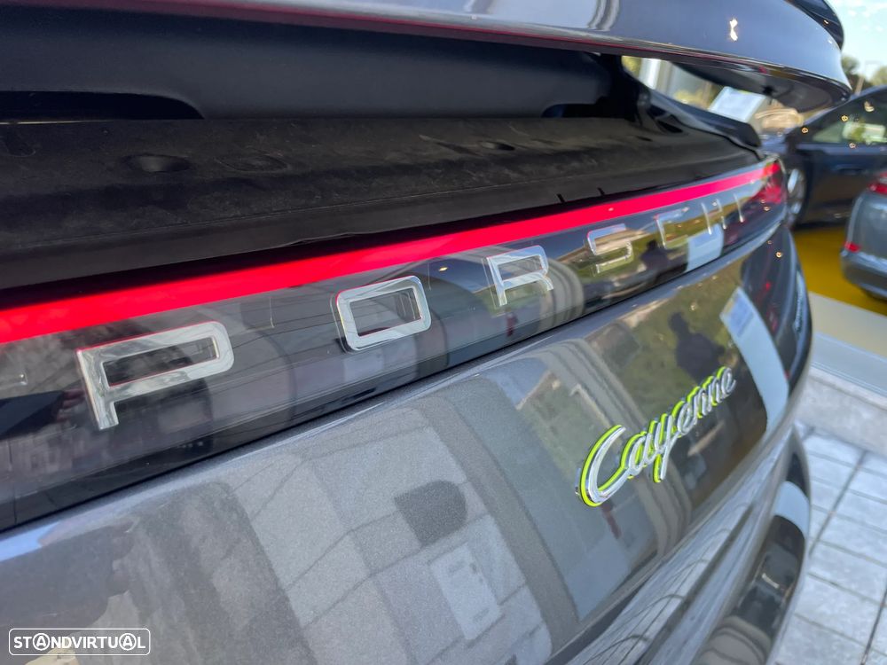 Porsche Cayenne Coupé E-Hybrid - 10