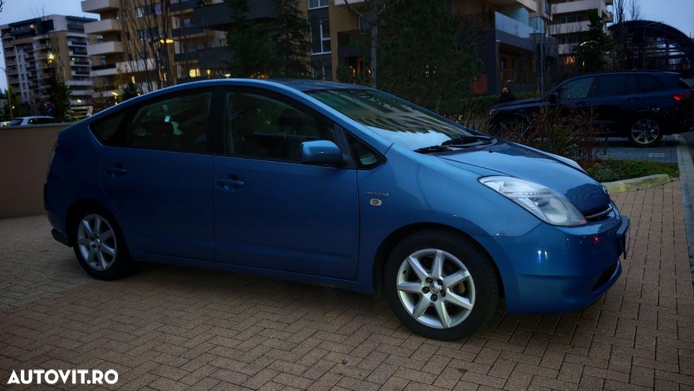 Toyota Prius (Hybrid) - 9