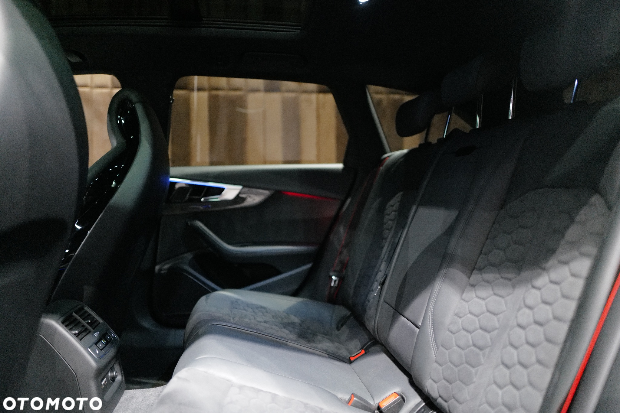 Audi RS4 TFSI Quattro Tiptronic - 14