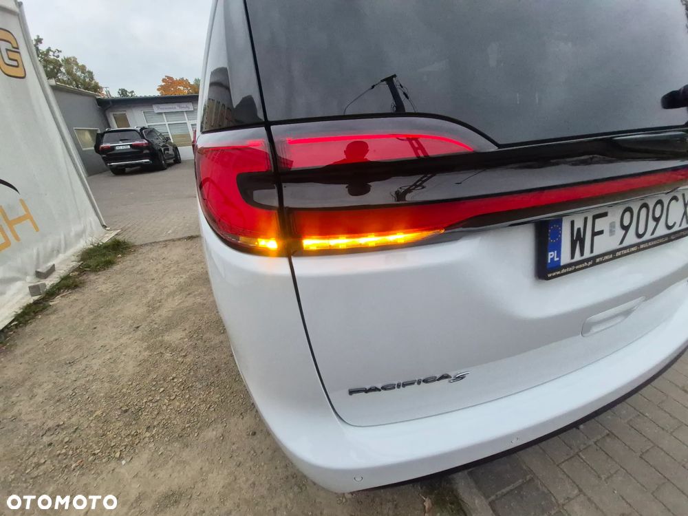 Chrysler Pacifica - 29