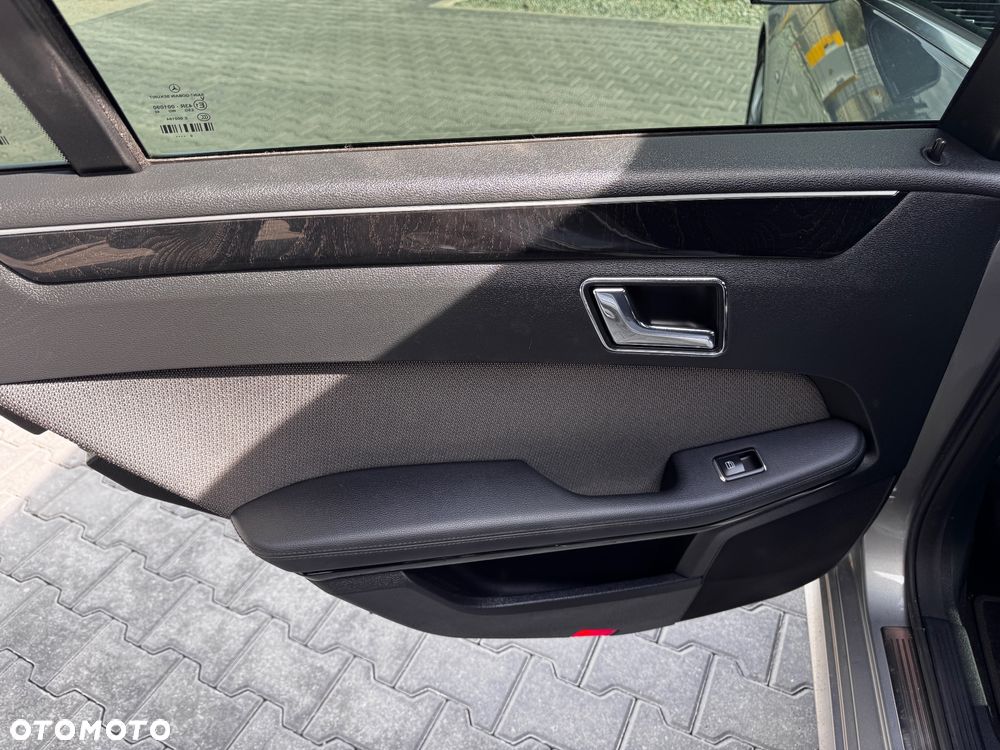 Mercedes-Benz Klasa E 250 CDI DPF BlueEFFICIENCY 7G-TRONIC Avantgarde - 19