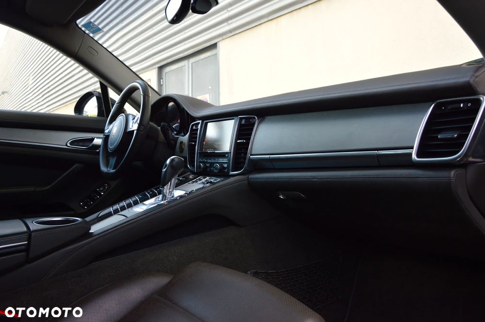 Porsche Panamera 4 - 16