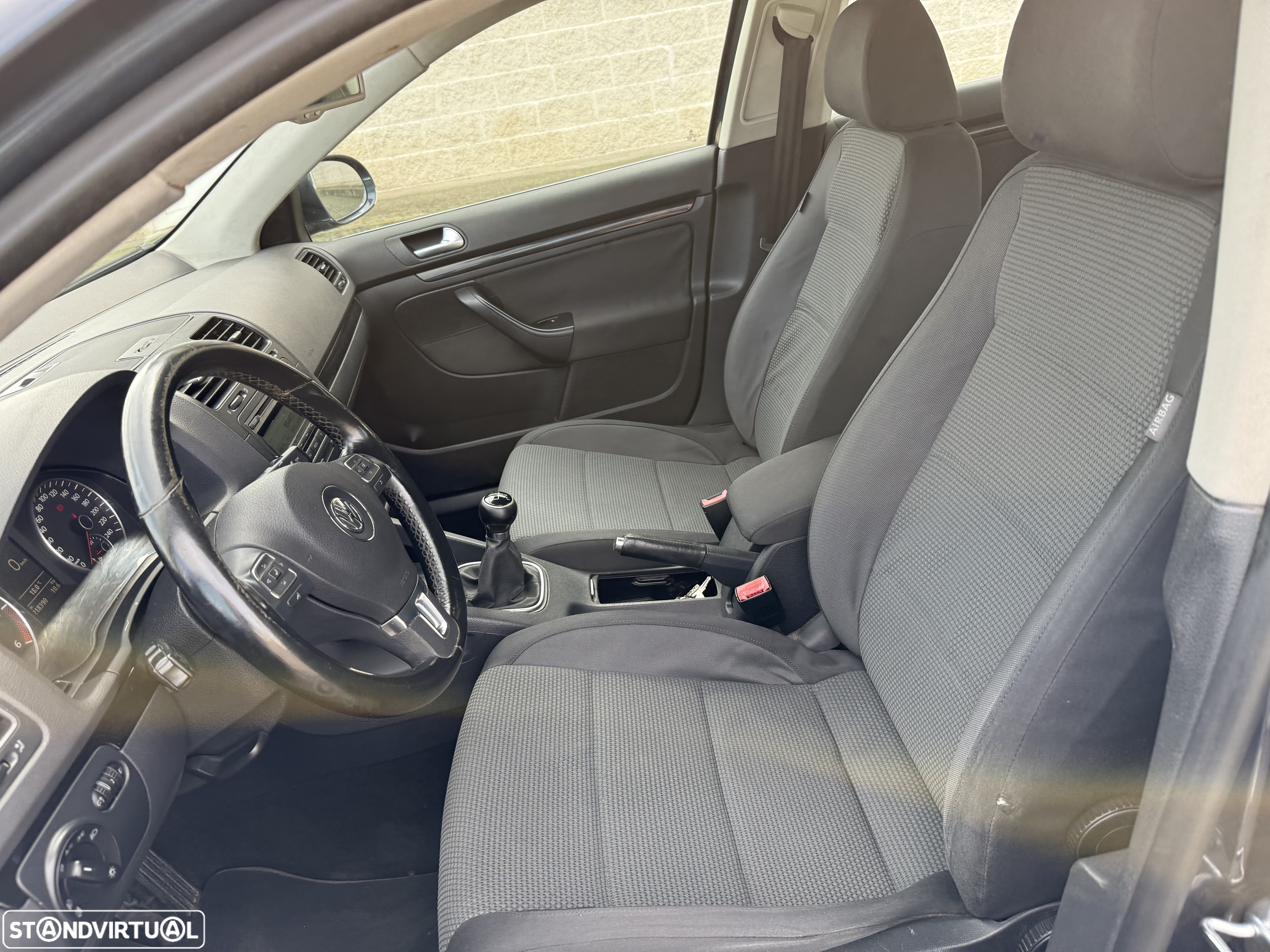 VW Jetta 1.6 TDi Confortline - 17