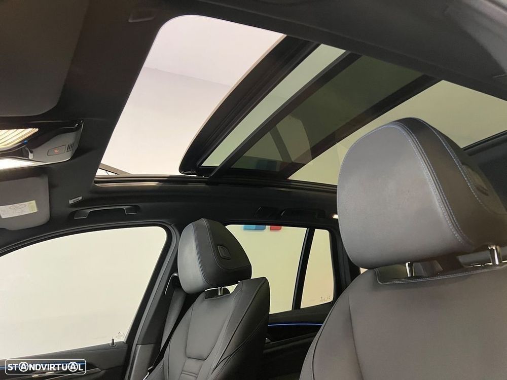 BMW iX3 M Sport Impressive - 37