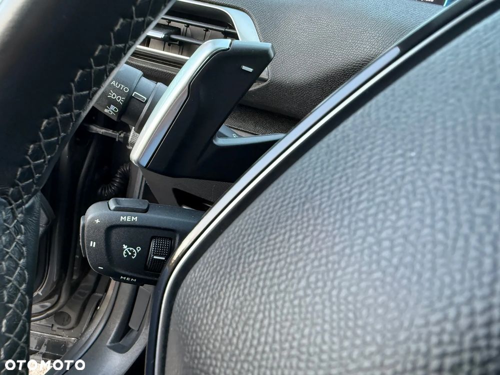 Peugeot 3008 1.6 PureTech Hybrid PHEV Allure Pack S&S EAT8 - 19