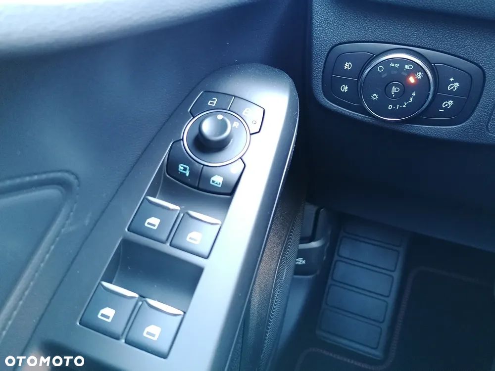 Ford Focus 1.0 EcoBoost mHEV ST-Line X - 33