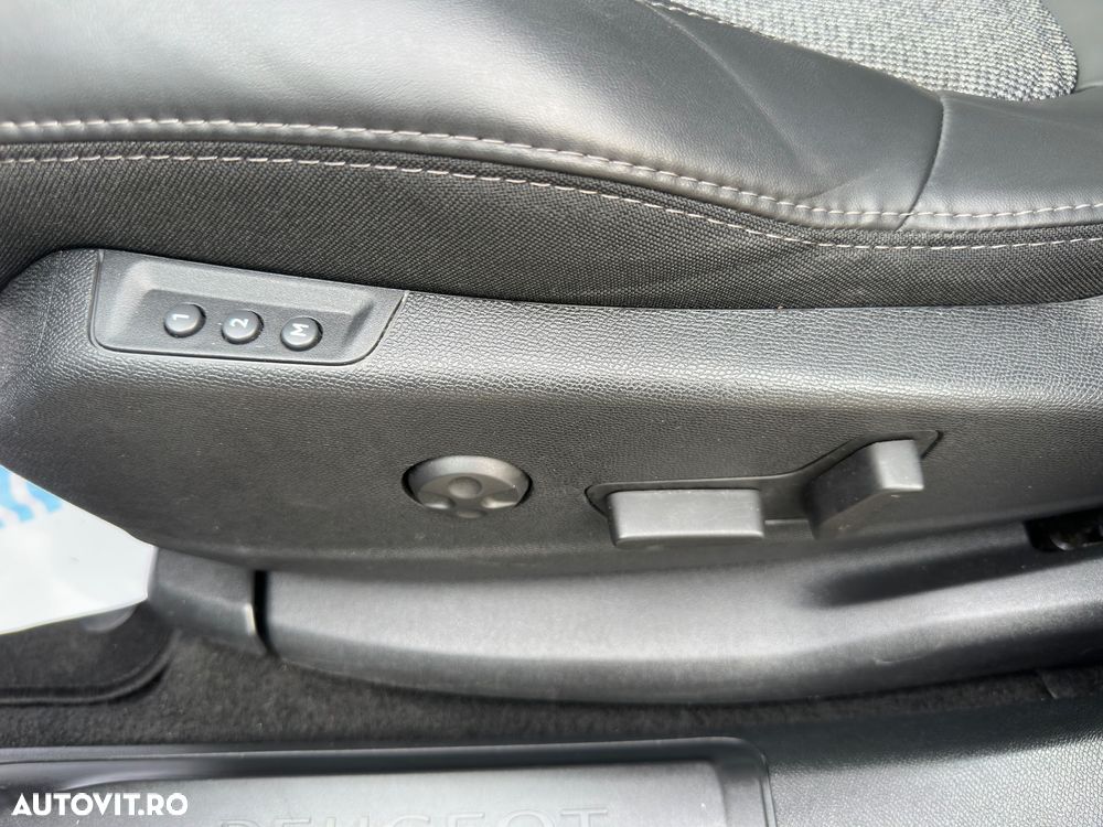 Peugeot 3008 BlueHDi 120 Stop & Start EAT6 Allure - 29