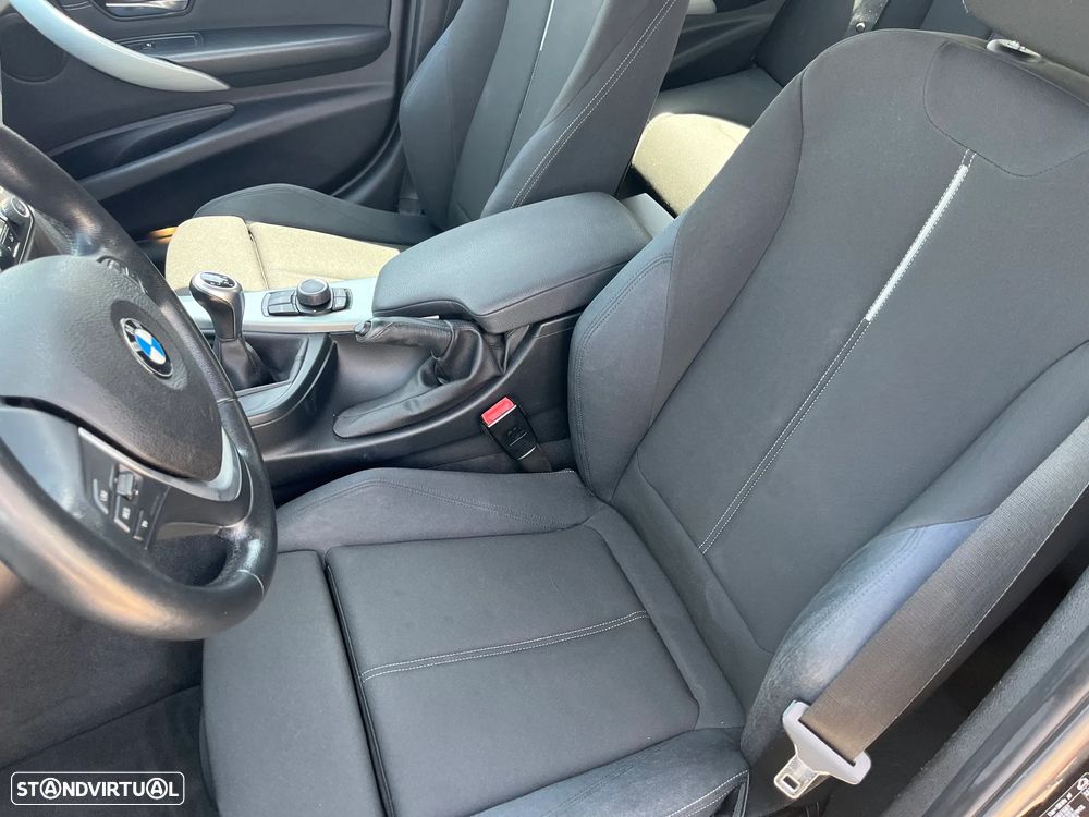BMW 318 d Line Sport - 12