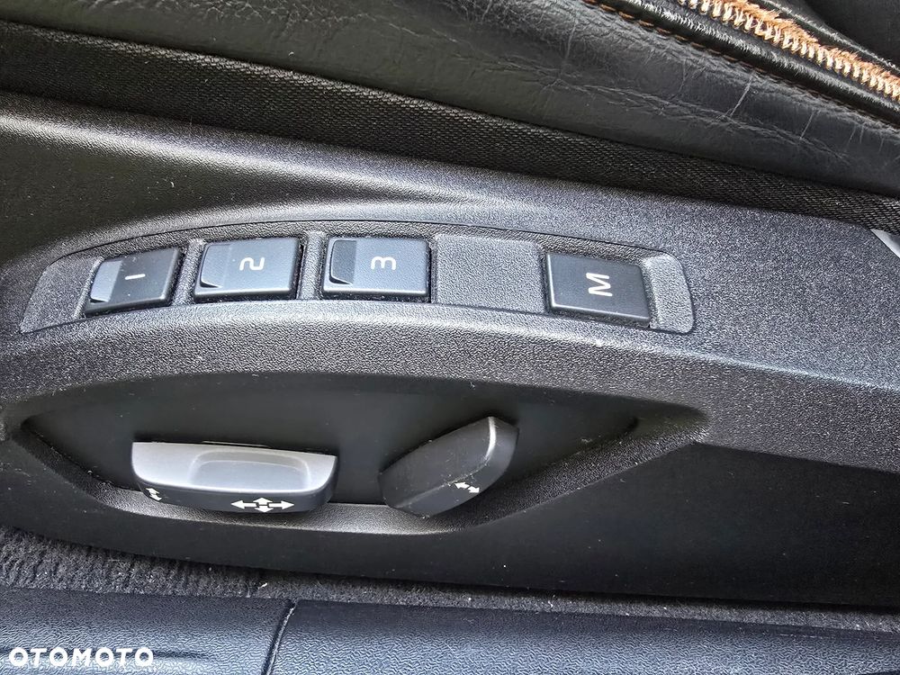 Volvo V40 Cross Country D3 Geartronic Momentum - 16