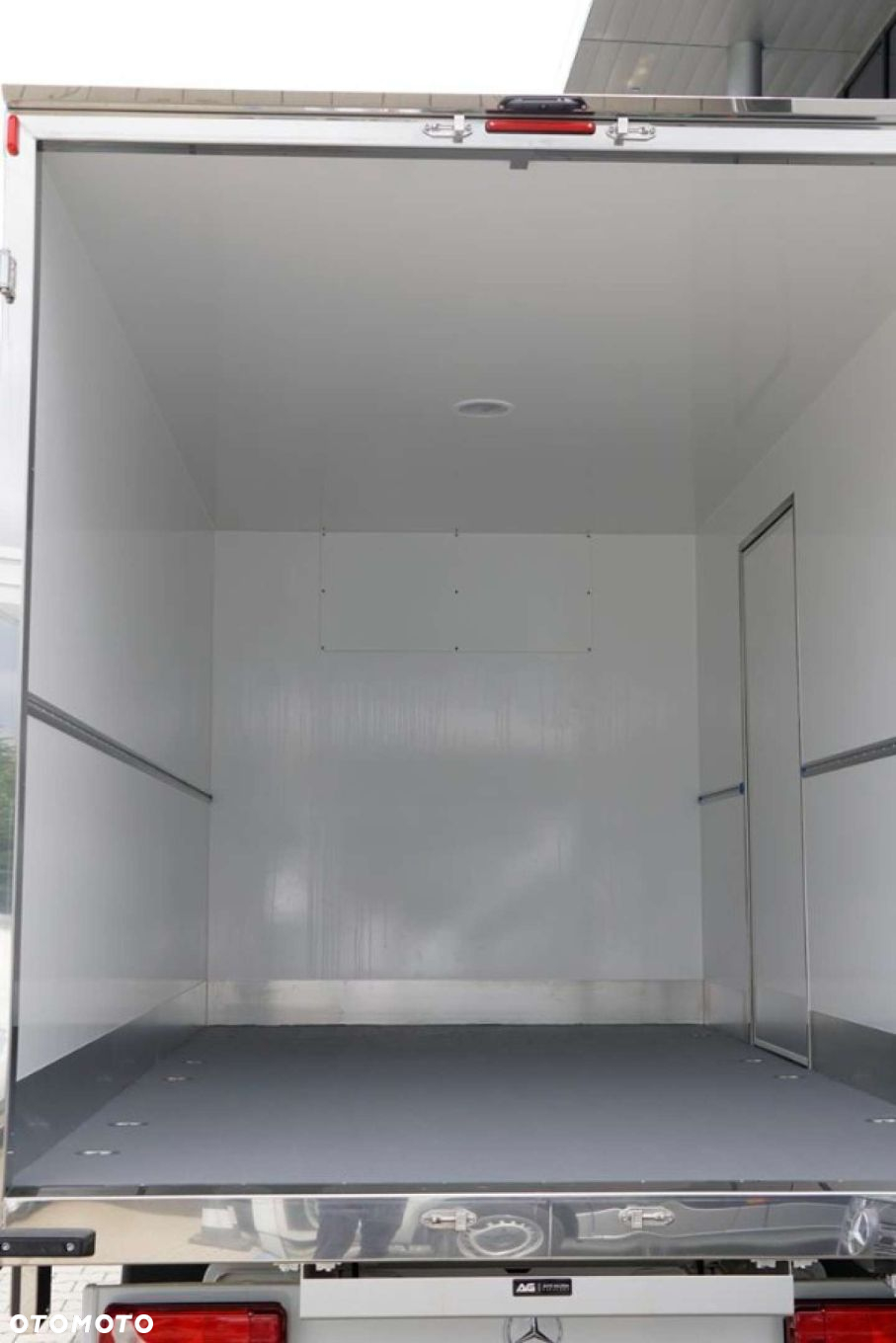 Mercedes-Benz Sprinter - 24