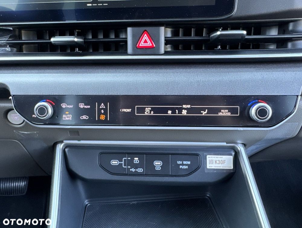 Kia Carnival - 27