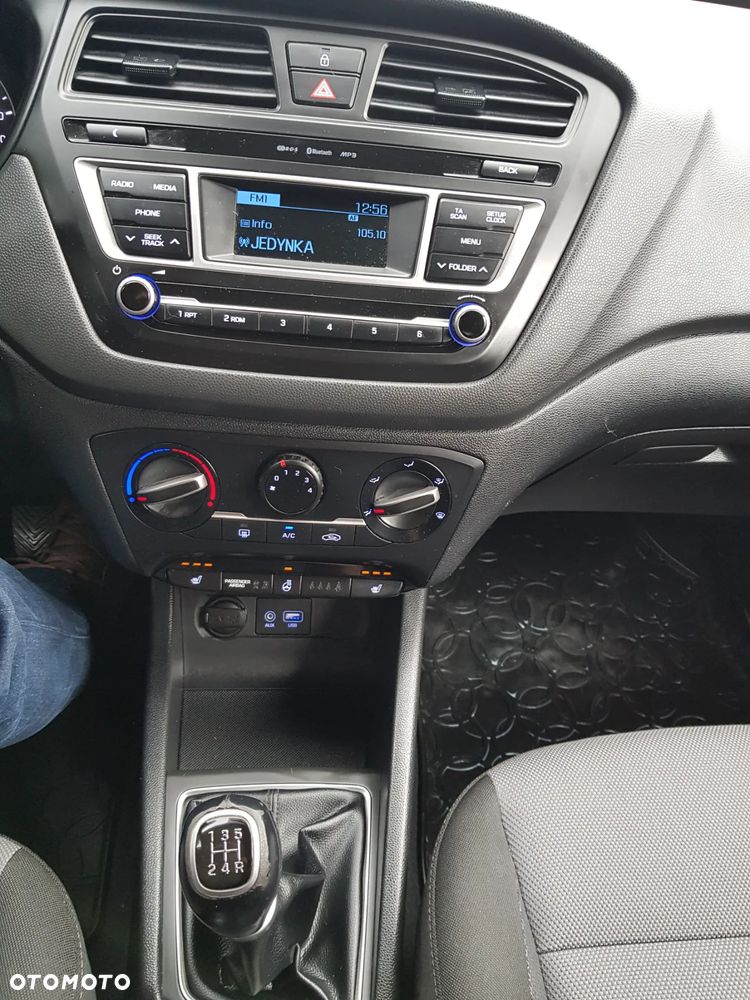 Hyundai i20 blue 1.2 Trend - 32