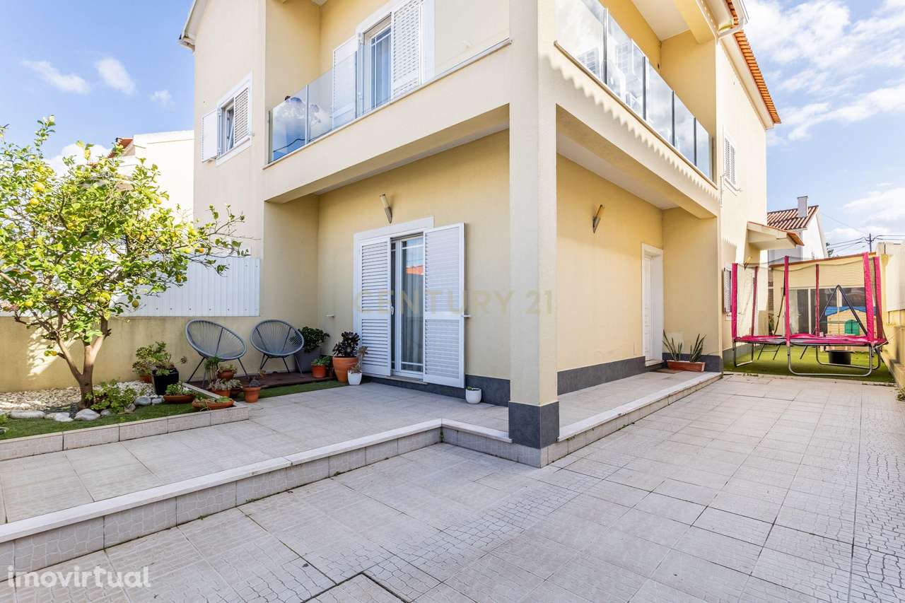 Moradia T4 remodelada na Quinta do Conde - Grande imagem: 3/27