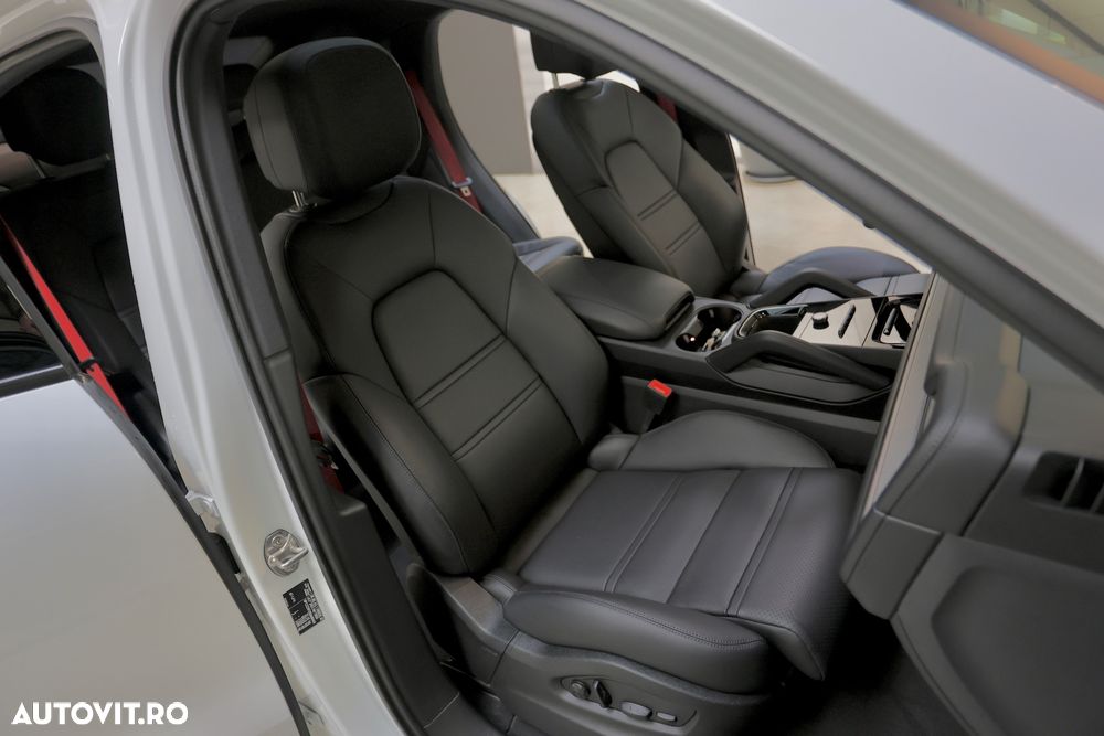 Porsche Cayenne Coupe E-Hybrid Tiptronic S Black Edition - 35