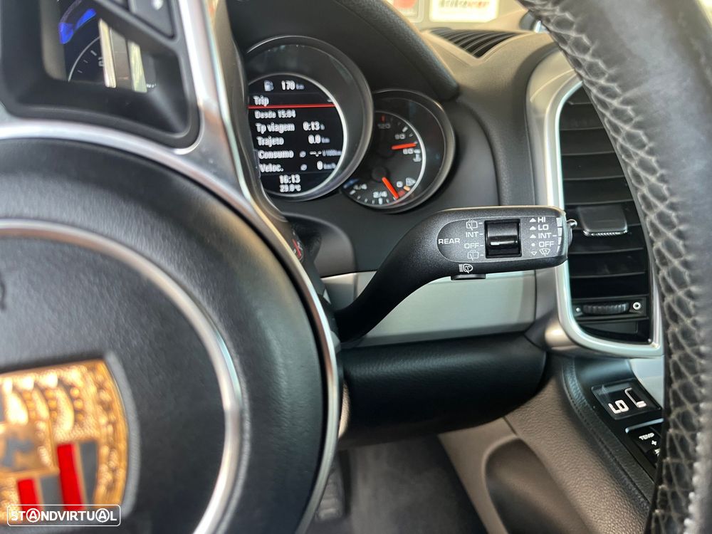 Porsche Cayenne Standard - 25