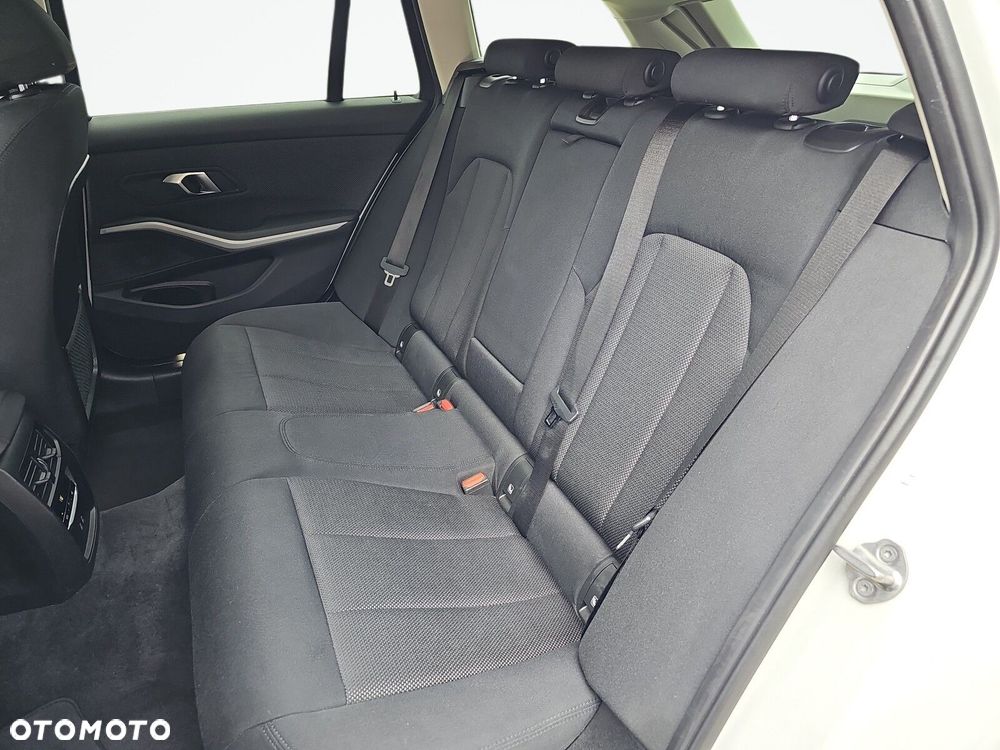 BMW Seria 3 318d Advantage - 32