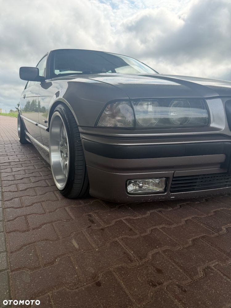 BMW Seria 3 323i - 18