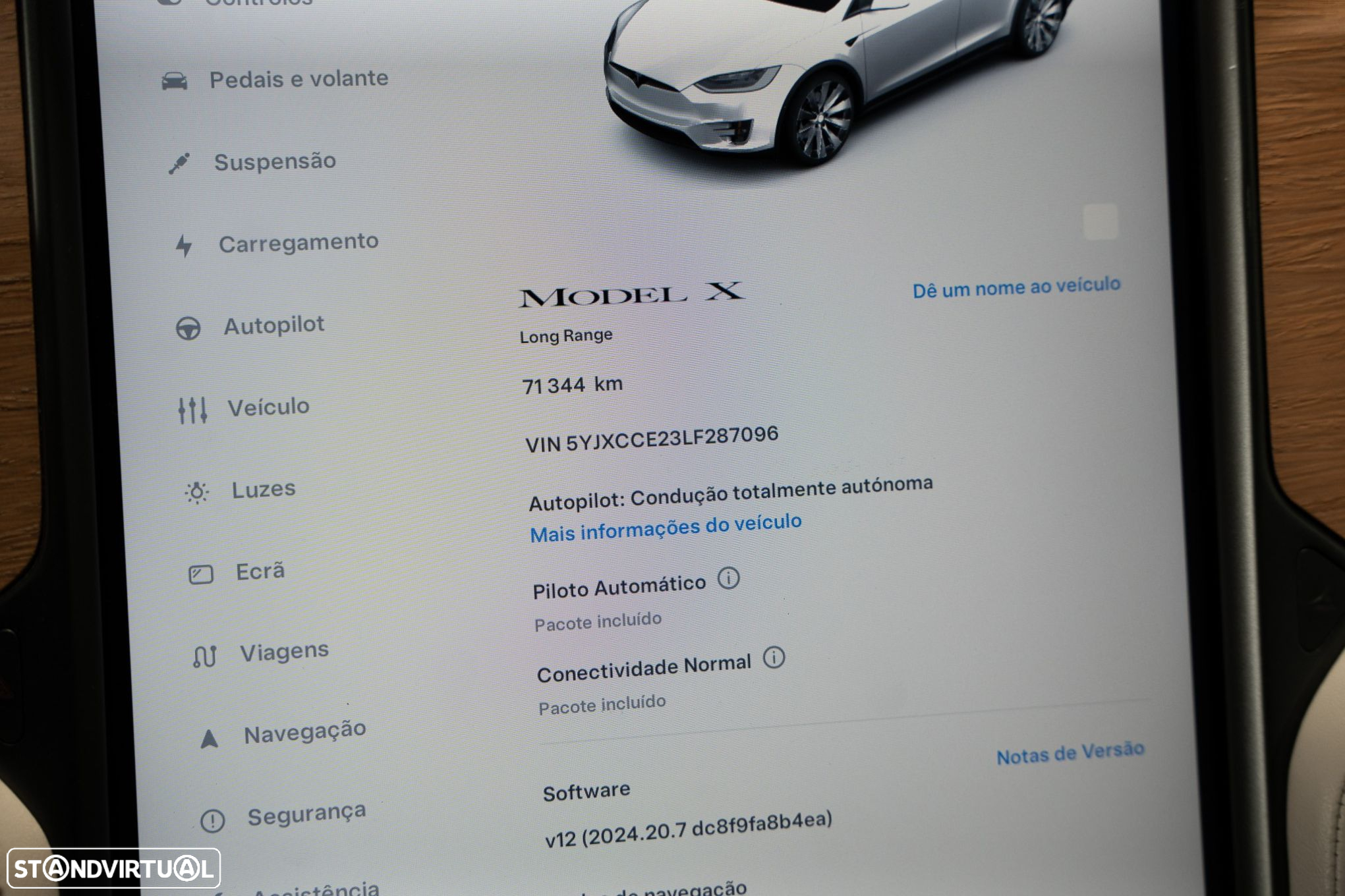 Tesla Model X - 21