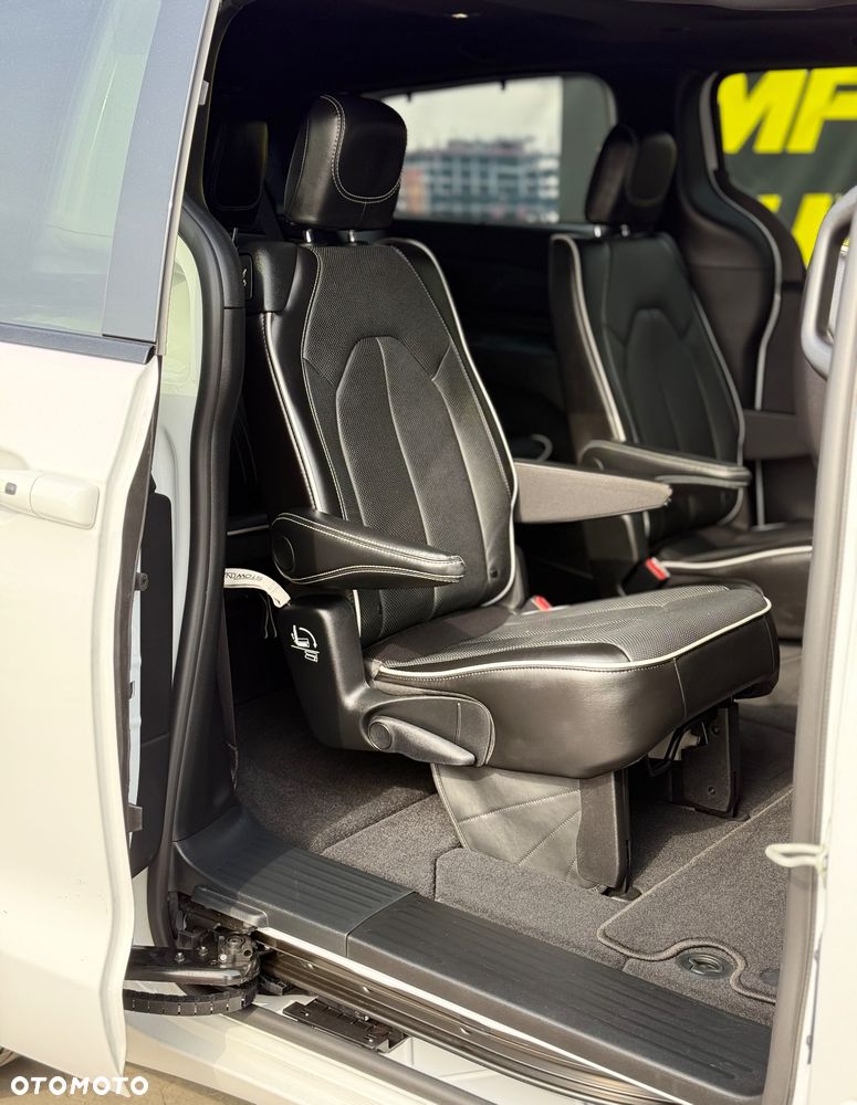 Chrysler Pacifica - 29