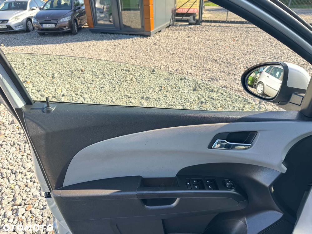Chevrolet Aveo 1.6 LTZ - 20