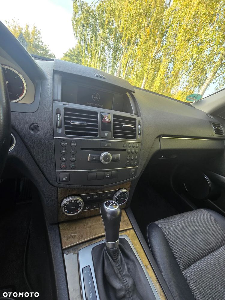 Mercedes-Benz Klasa C 220 CDI DPF Automatik Elegance - 26