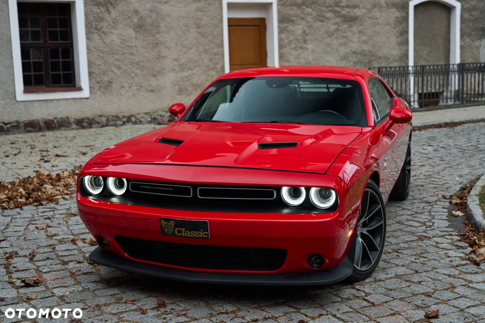 Dodge Challenger - 11
