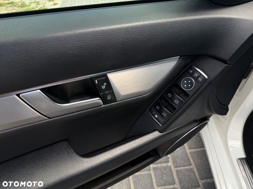Mercedes-Benz Klasa C 220 CDI 7G-TRONIC Avantgarde Edition - 25