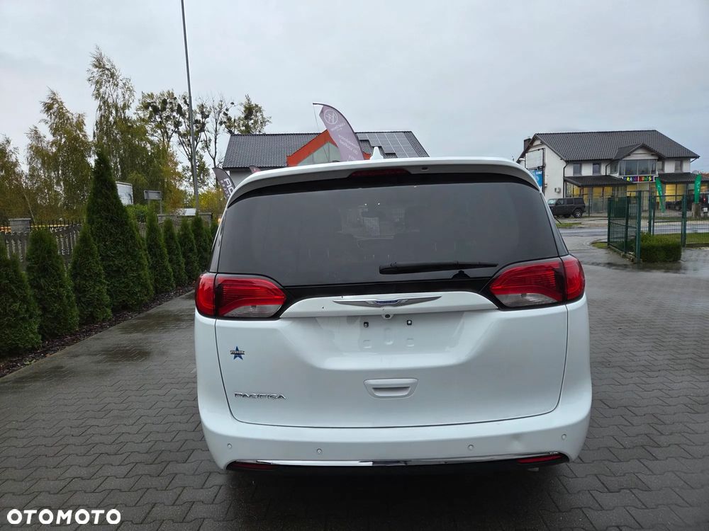 Chrysler Pacifica - 15