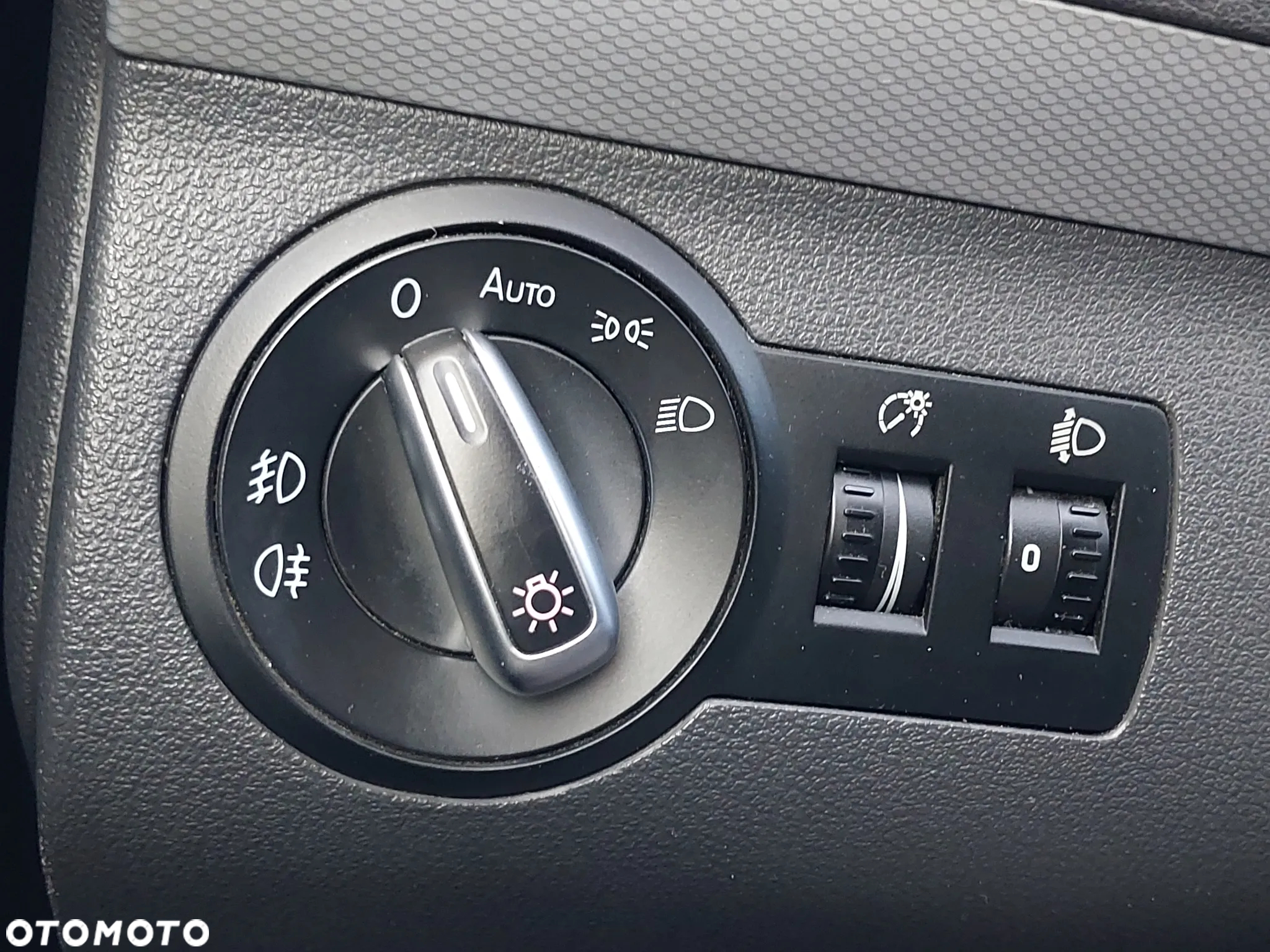 Volkswagen Touran 1.6 TDI DPF BlueMot Comfortline - 35