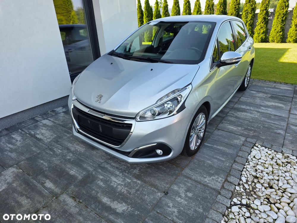Peugeot 208 - 1