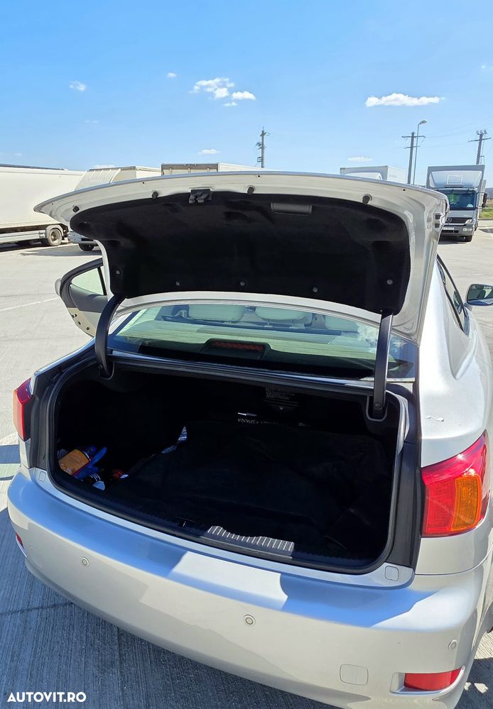Lexus Seria IS 220d Luxury - 8