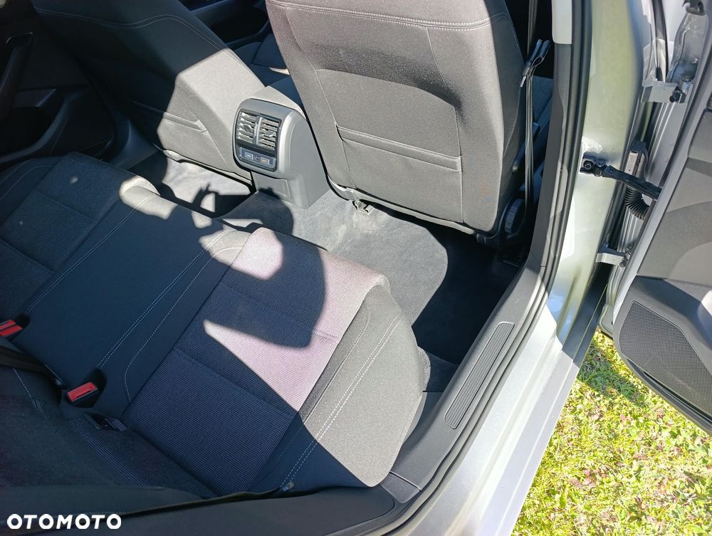 Volkswagen Passat - 16