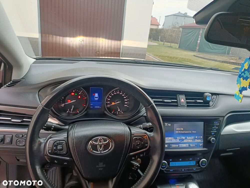 Toyota Avensis 2.0 D-4D Premium - 6