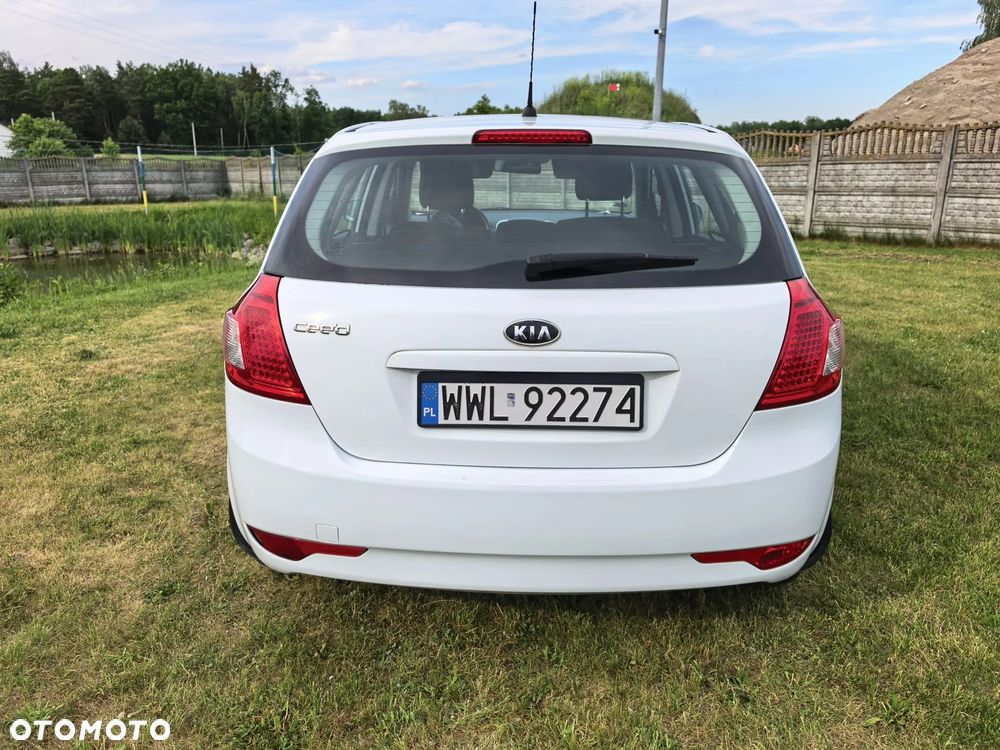 Kia Ceed 1.4 L - 9