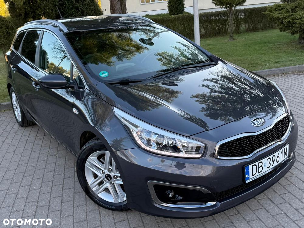 Kia Ceed 1.6 GDI Dream Team Edition - 9
