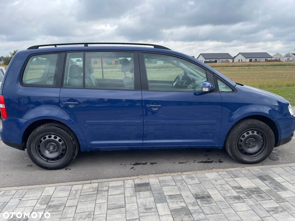 Volkswagen Touran 2.0 TDI DSG United - 22