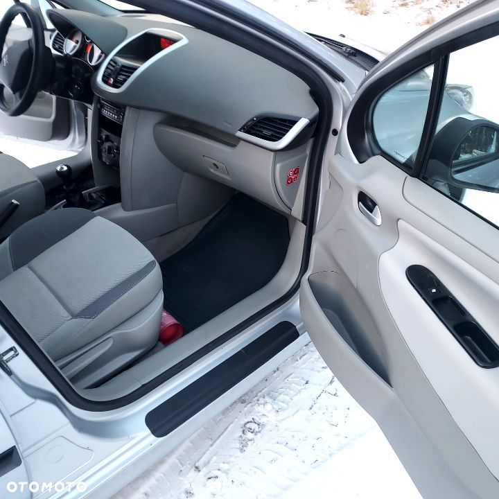 Peugeot 207 1.4 16V Presence - 17