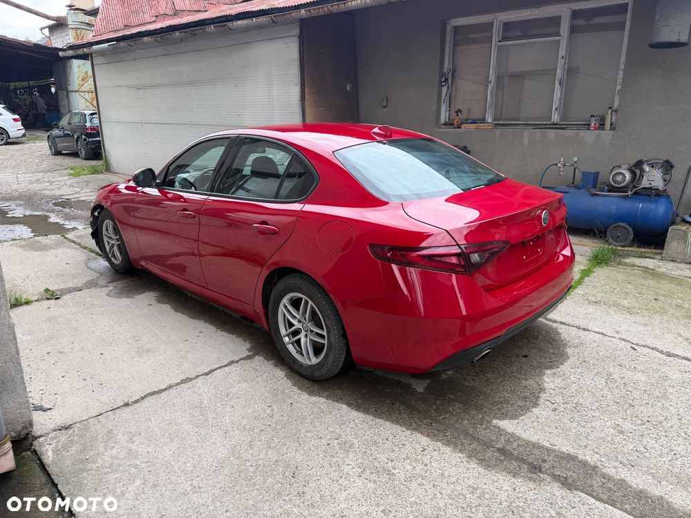 Alfa Romeo Giulia 2.2 - 6
