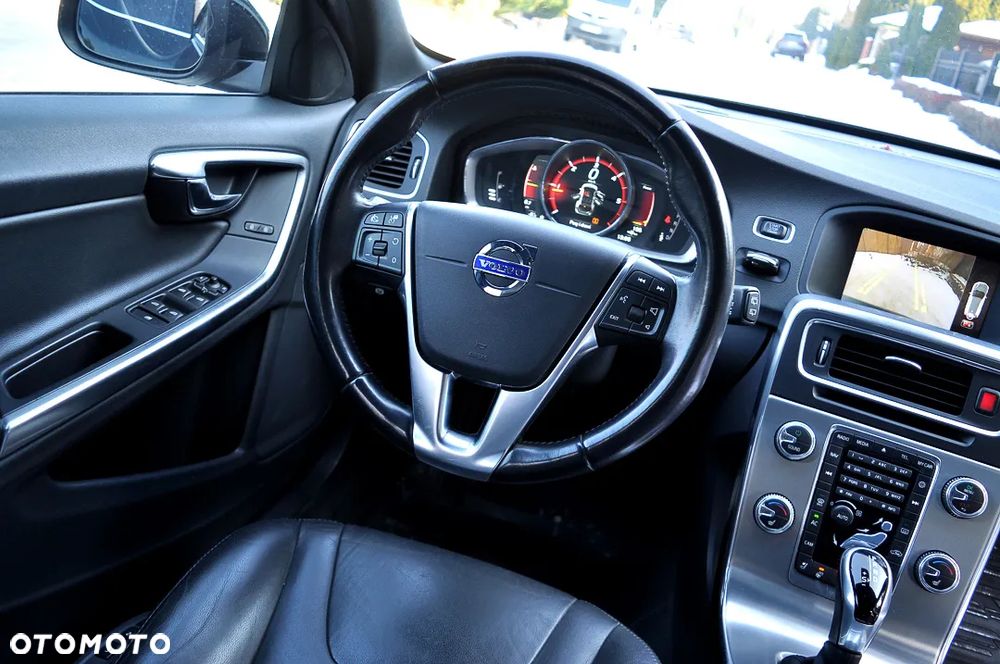 Volvo V60 D4 Geartronic Summum - 24
