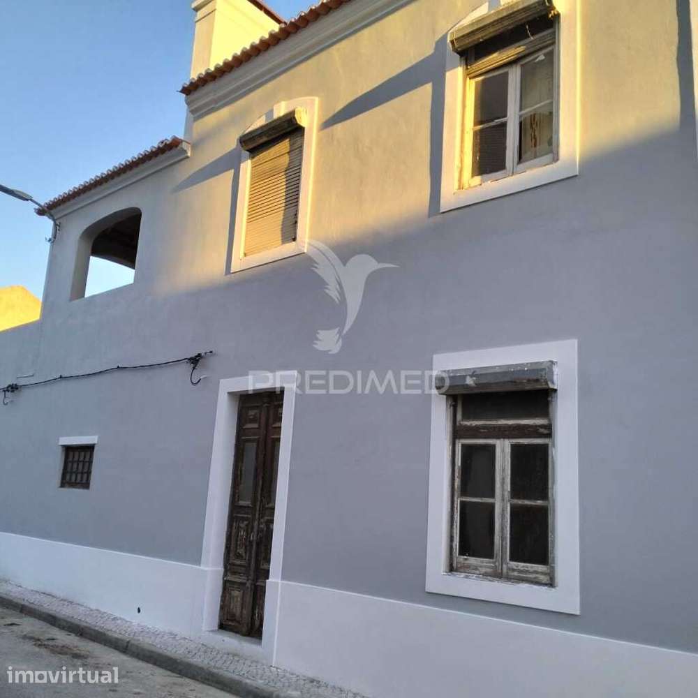 Moradia T6 à entrada de Almeirim – Projeto em fase de recuperação c... - Grande imagem: 3/6