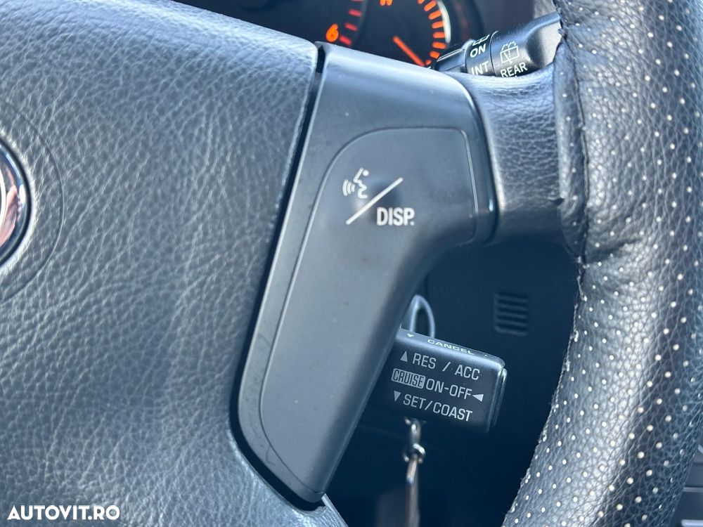 Toyota Avensis 2.0 D-4D Combi Executive - 28